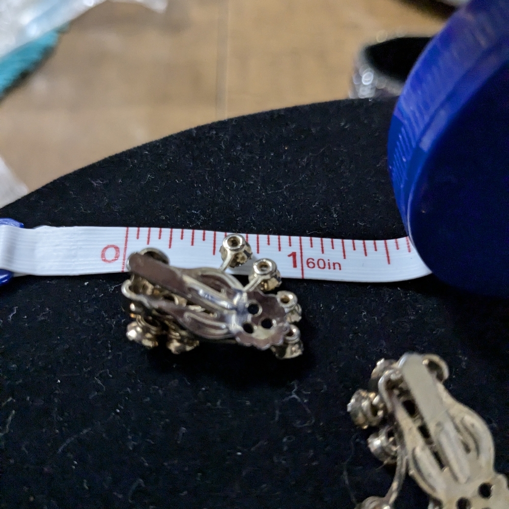 Rhinestone Fan 1950's-60's Clip on Earrings - Picture 3 of 5